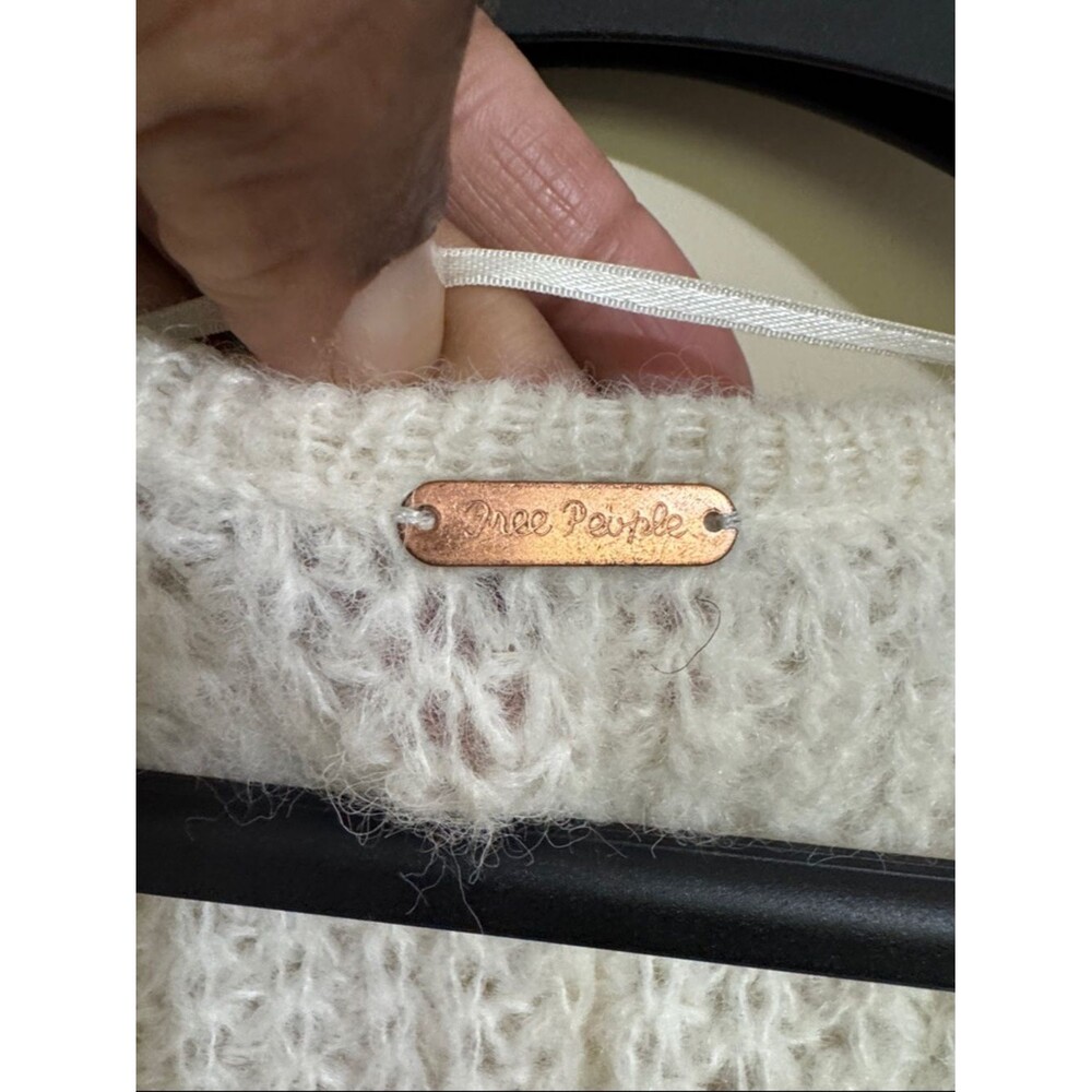 Free People Moonbeam V-Neck Alpaca Blend Sweater Cream Loose Knit size L Cozy - Picture 3 of 7